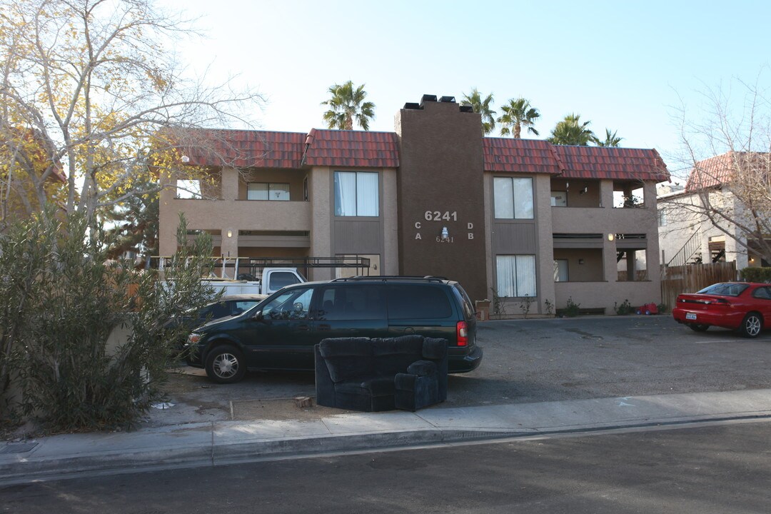 6241 Bellota Dr in Las Vegas, NV - Foto de edificio