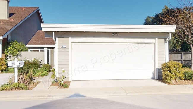 23 Woodpine Dr in Irvine, CA - Building Photo - Building Photo