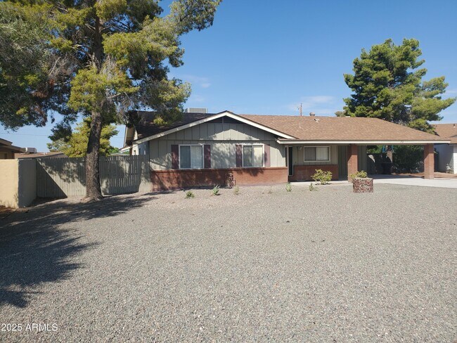 2512 E Golden St in Mesa, AZ - Foto de edificio - Building Photo