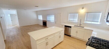 11925 Burbank Blvd in Los Angeles, CA - Building Photo - Building Photo