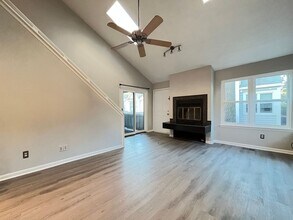 2425 Loran Ct in Virginia Beach, VA - Foto de edificio - Building Photo