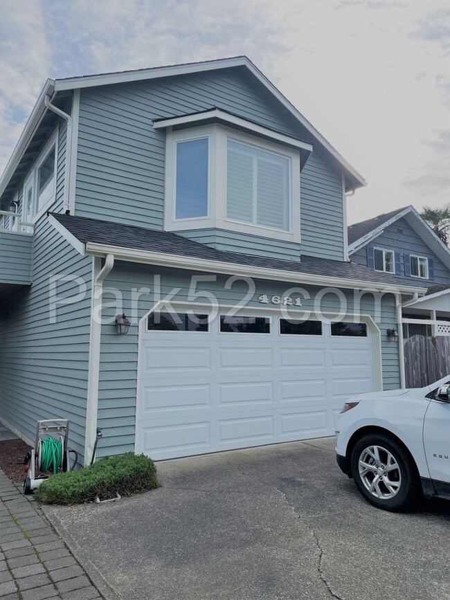 property at 4621 N Mullen St