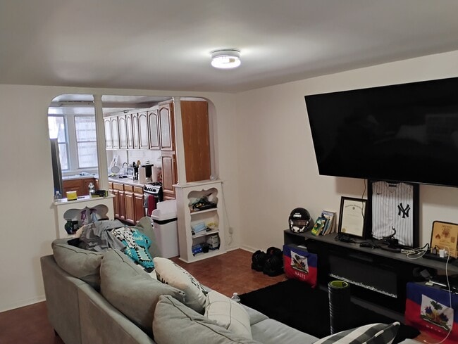 999 Willmohr St, Unit Walk In-Downstairs in Brooklyn, NY - Foto de edificio - Building Photo