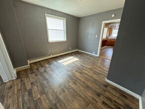 1458 Washington Ave in Northampton, PA - Foto de edificio - Building Photo