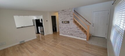 1643 Dogwood Dr in Crown Point, IN - Building Photo - Building Photo