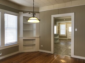 1075 W Coll St in New Braunfels, TX - Building Photo - Building Photo