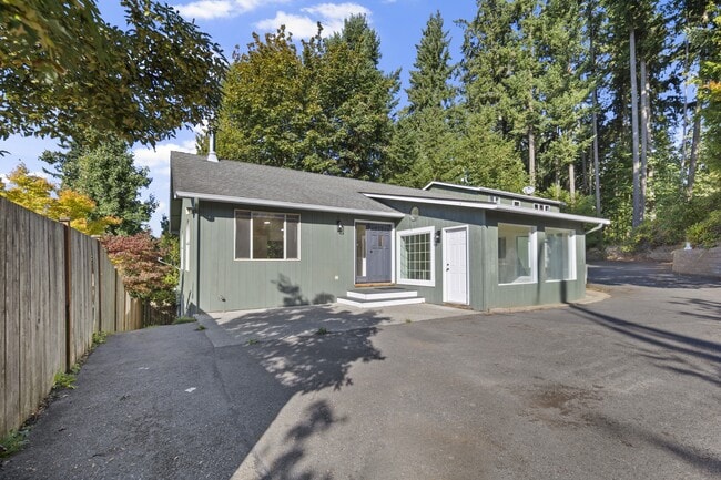 5502 NE 10th St in Renton, WA - Building Photo - Building Photo