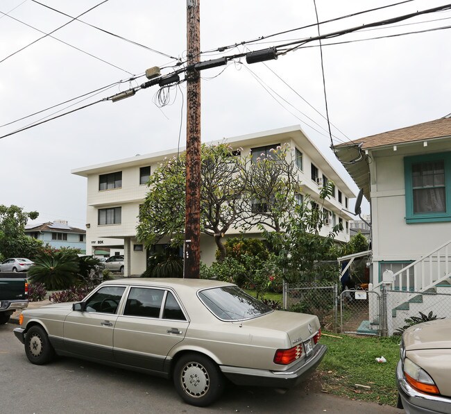 1757 Algaroba St. in Honolulu, HI - Foto de edificio - Building Photo