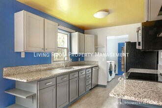 8414 N Peninsular Ave in Portland, OR - Building Photo - Building Photo