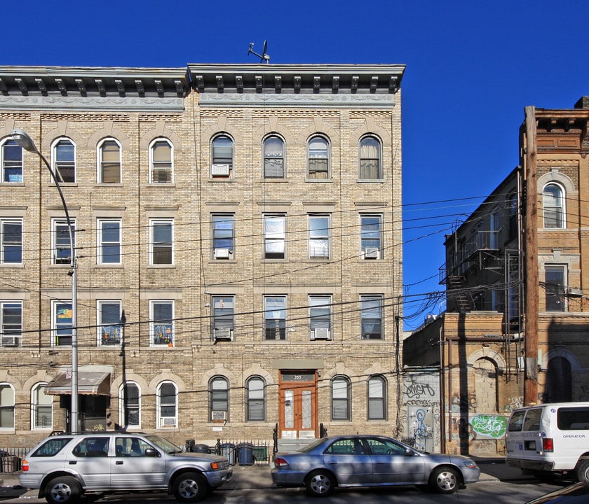 353 Himrod St in Brooklyn, NY - Building Photo