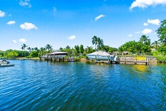 751 Hummingbird Way in North Palm Beach, FL - Building Photo - Building Photo