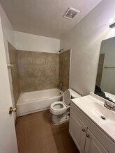 2523 NW 62 Pl in Gainesville, FL - Building Photo - Building Photo