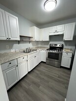 326 Stratford Way in Holland, MI - Building Photo