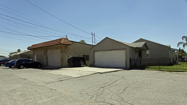 Palmer Court in Rialto, CA - Building Photo - Building Photo