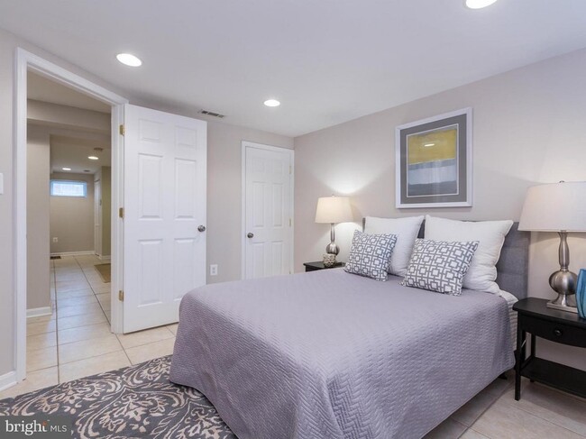 318 Farragut St NW, Unit B in Washington, DC - Building Photo - Building Photo