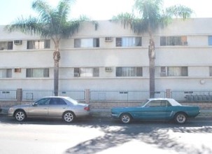8930 Van Nuys Blvd in Panorama City, CA - Foto de edificio - Building Photo