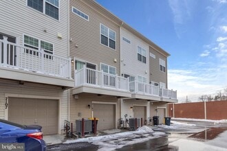 7105 Rowlock Aly in Calverton, MD - Building Photo - Building Photo