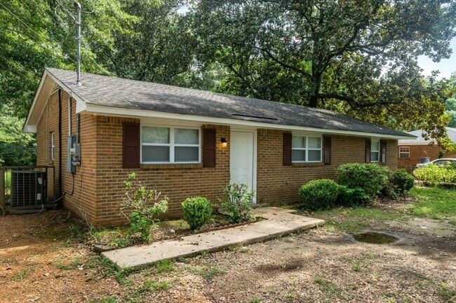 114 Crenshaw Dr in Wetumpka, AL - Foto de edificio - Building Photo