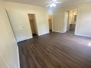 225 County Road 328 S in Cleveland, TX - Foto de edificio - Building Photo