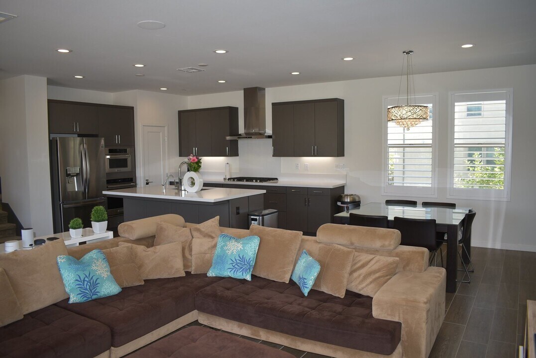 15160 Lincoln Lp in San Diego, CA - Building Photo