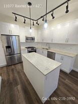 11077 Ravine Rd in Surrey, BC - Building Photo
