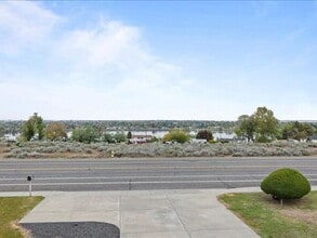 3603 W Canal Dr in Kennewick, WA - Building Photo - Building Photo