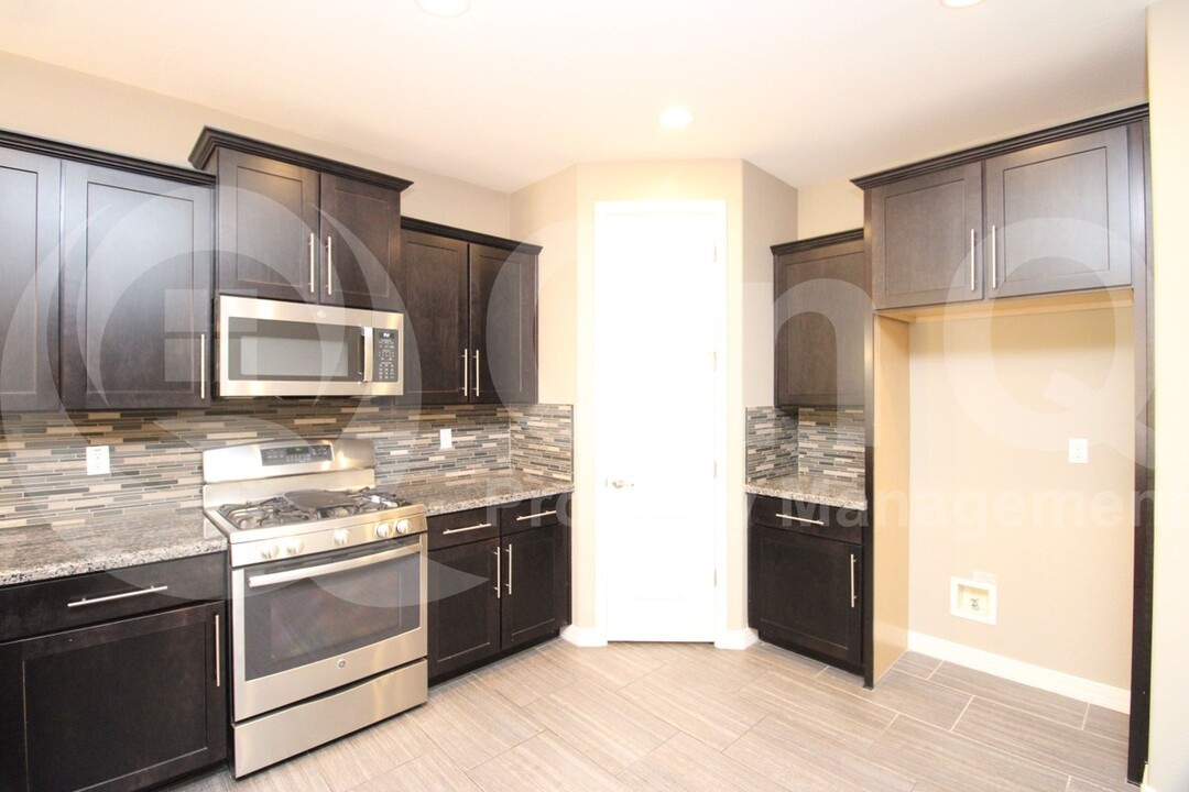 21950 N 100th Ave in Peoria, AZ - Building Photo