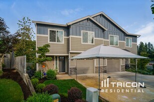 16973 University Ave in Sandy, OR - Building Photo