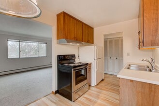 Lexington Twin Apartments in Roseville, MN - Building Photo - Building Photo