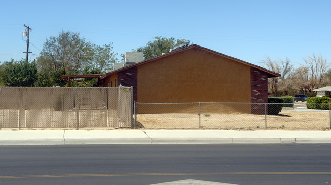 21681 Ottawa Rd in Apple Valley, CA - Building Photo - Building Photo