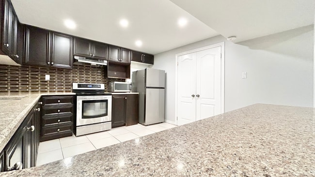 5119 Montclair Dr in Mississauga, ON - Building Photo - Building Photo