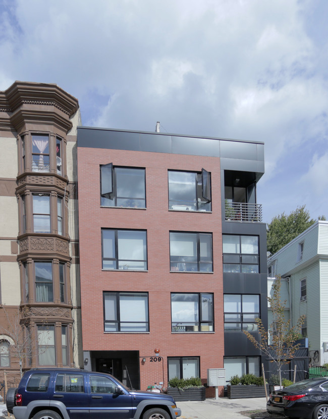 209 Quincy St in Brooklyn, NY - Building Photo - Building Photo