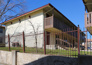 El Rancho Escondido Apartments in Fort Worth, TX - Building Photo - Building Photo