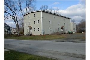 17 Weston St in Randolph, VT - Foto de edificio