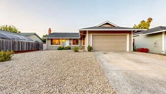 8836 Lancaster Dr in Rohnert Park, CA - Building Photo