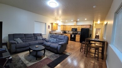 2127 S Leadville Ave, Unit #3 Downstairs Bedroom in Boise, ID - Building Photo - Building Photo