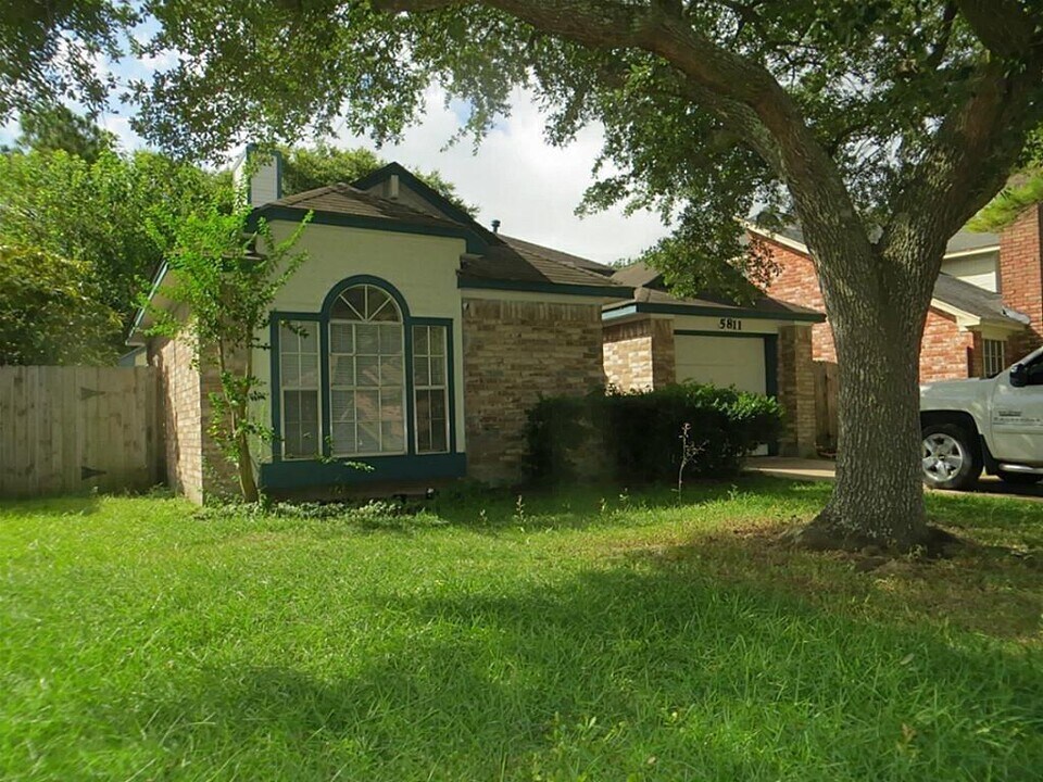 8511 Elm Lake Dr in Houston, TX - Building Photo