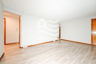 215 Boston Hollow Rd in Elizabeth, PA - Foto de edificio - Building Photo