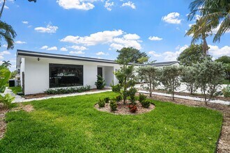 1860 NE 199th St in Miami, FL - Building Photo - Building Photo