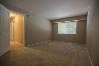 Signal Hill Apartments in Manassas, VA - Building Photo - Building Photo