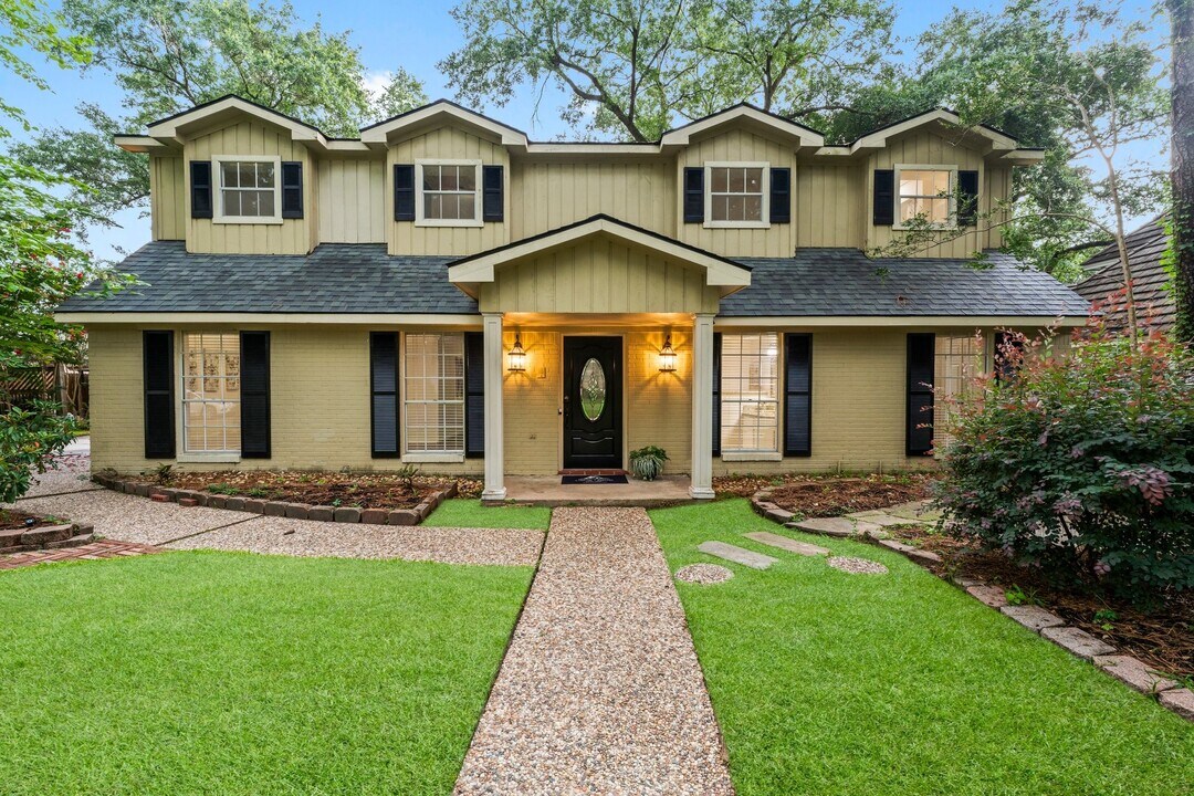16815 Memorial Oaks Ln in Spring, TX - Building Photo