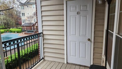 1600 Spring Gate Dr, Unit 2214 in McLean, VA - Building Photo - Building Photo