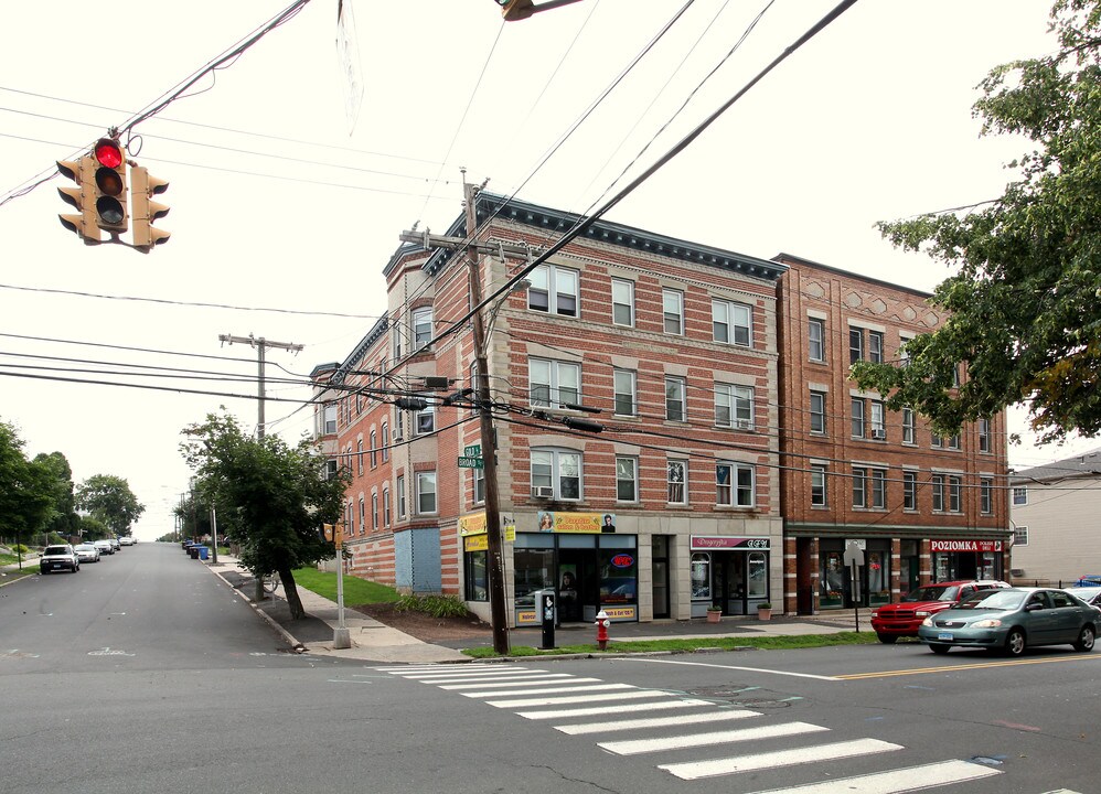 159-163 Broad St in New Britain, CT - Foto de edificio