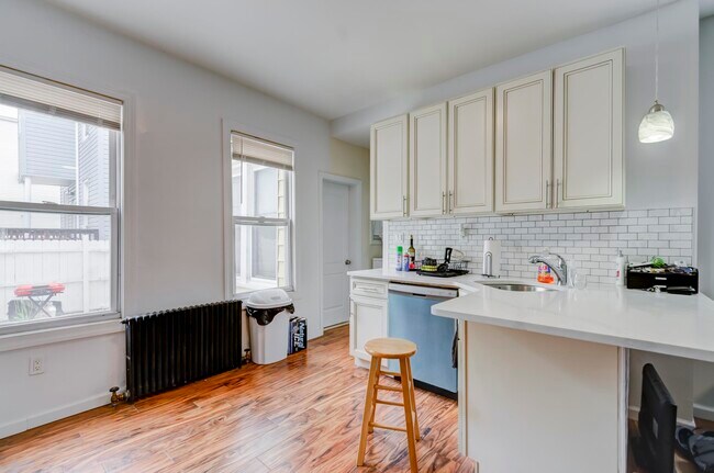 164 Orient St-Unit -1 in Bayonne, NJ - Building Photo - Building Photo