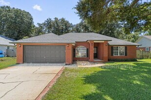 7968 Lola Cir in Navarre, FL - Building Photo