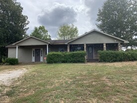 111 Shackelford Dr, Unit 1 in Tupelo, MS - Building Photo