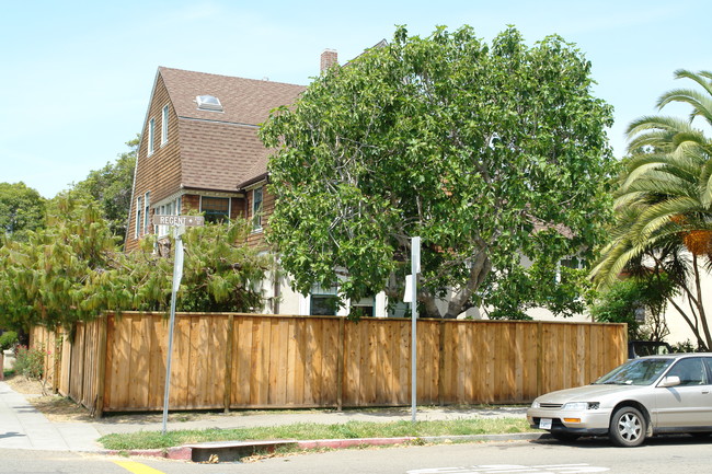 2447 Derby St in Berkeley, CA - Foto de edificio - Building Photo