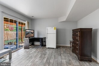 8265 Glade Bank Dr in Manassas, VA - Building Photo - Building Photo