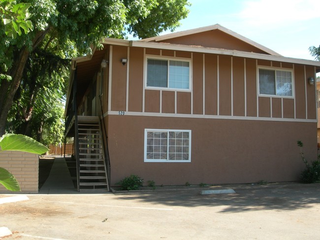 28th Street in Bakersfield, CA - Foto de edificio - Building Photo