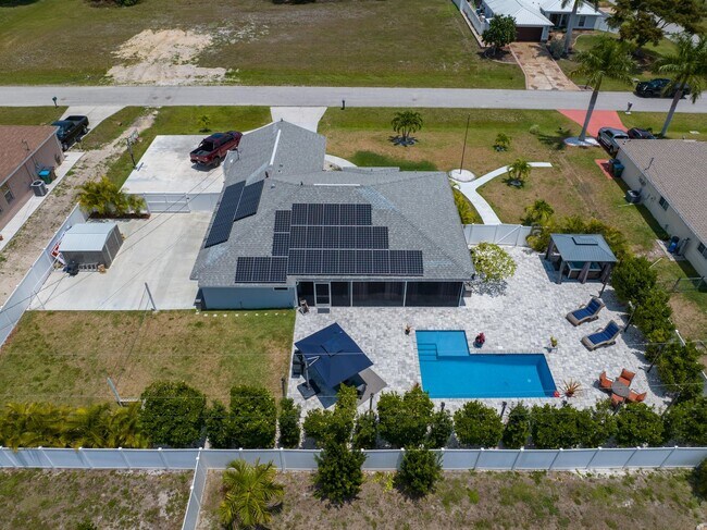 2008 NE 15th St in Cape Coral, FL - Building Photo - Building Photo